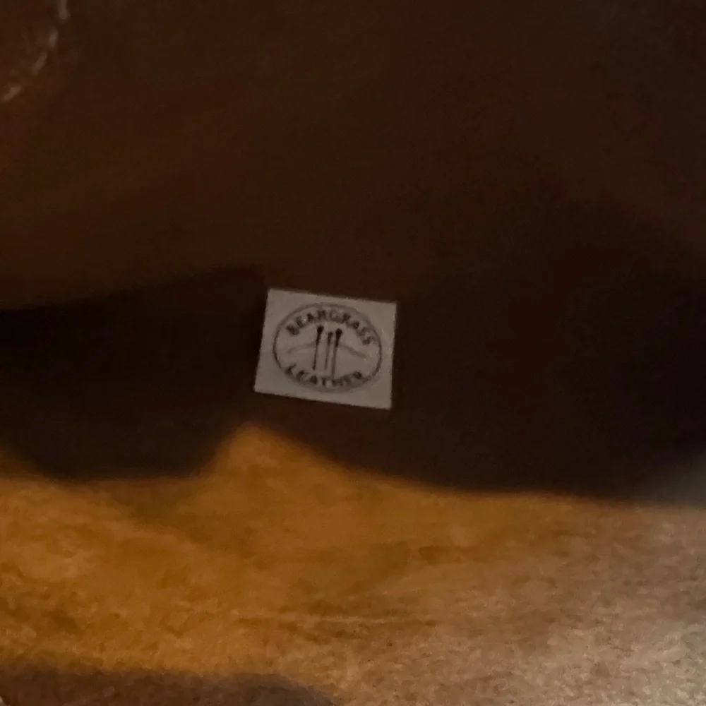 Elegant Brown Leather Tote - Picture 10 of 11